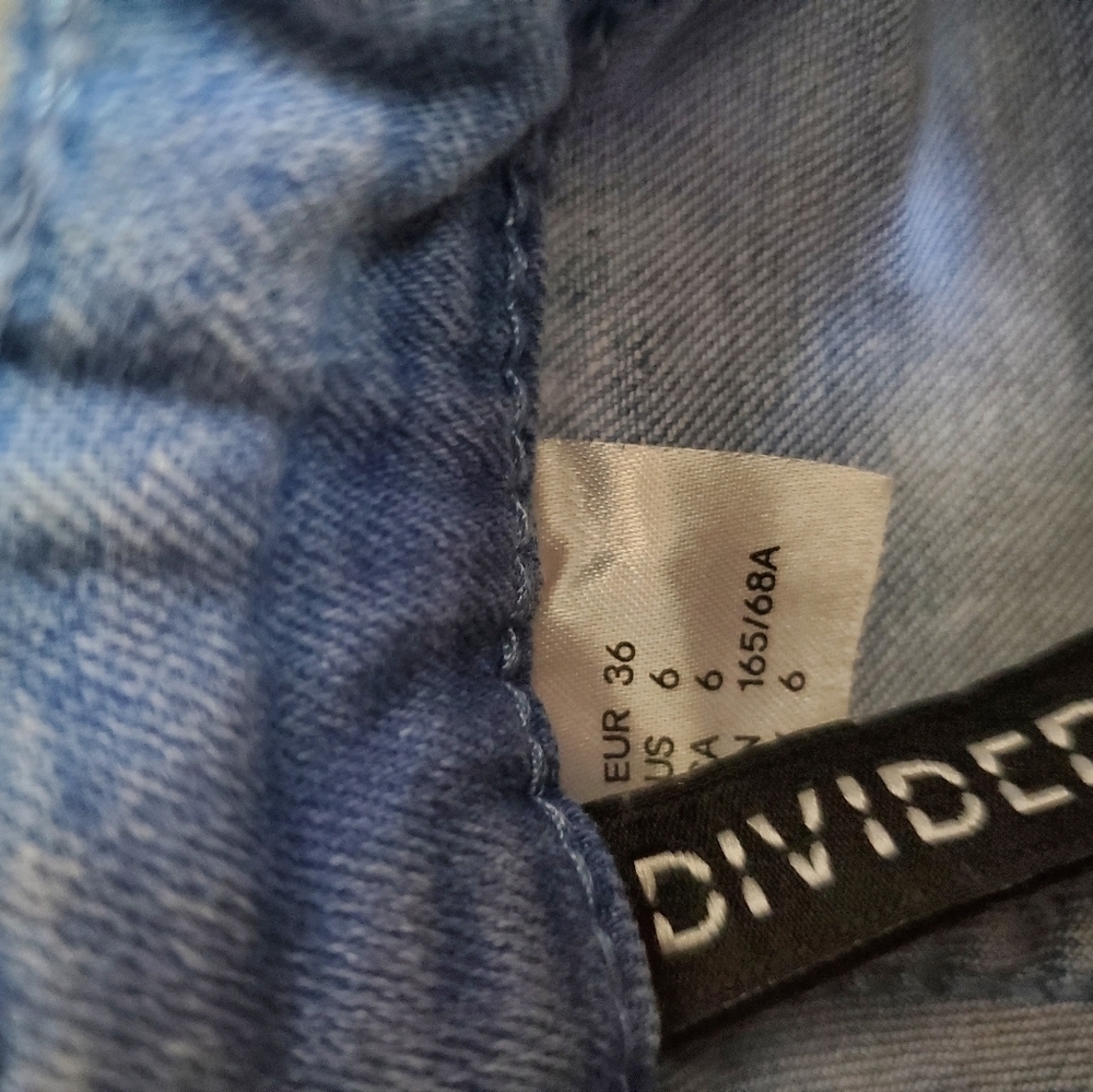 H&M divided brand cut off jean shorts size 6 stretch material - Picture 3 of 3